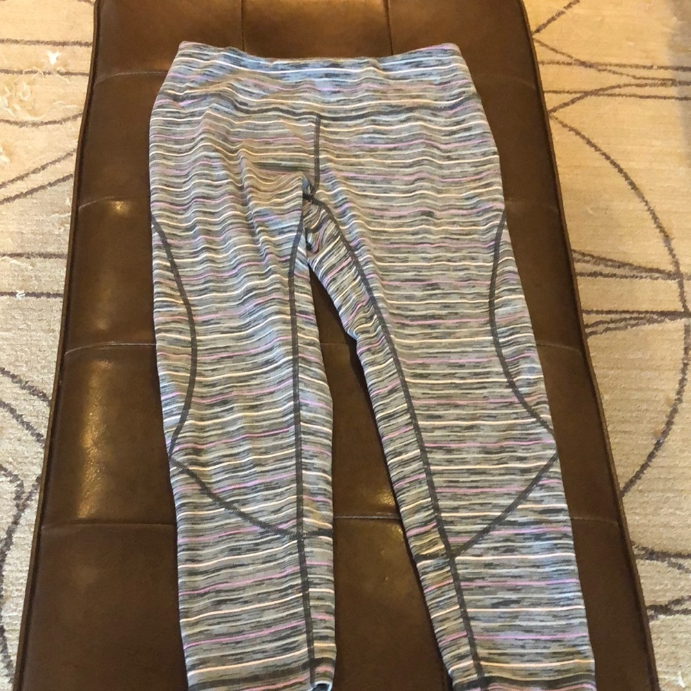 Zella Capri length leggings. Cute pattern!